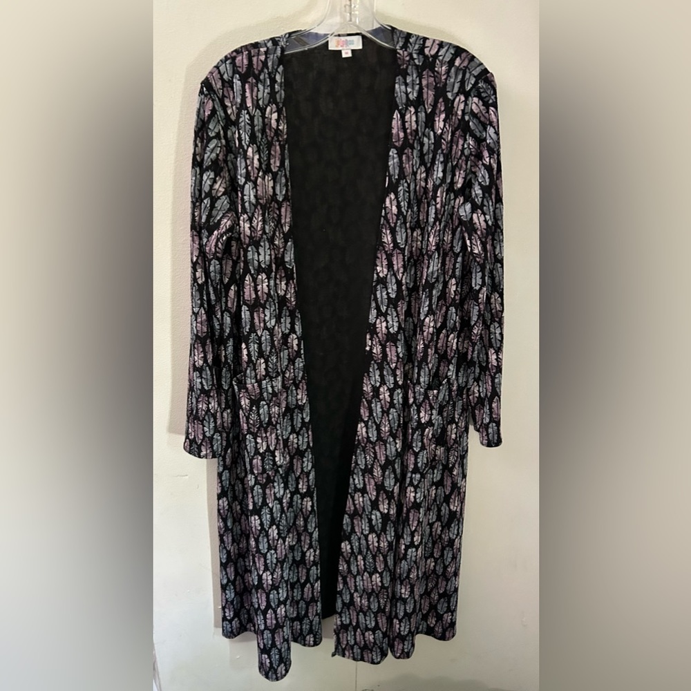 Size M Women’s duster cardigan with pockets - LulaRoe Sarah